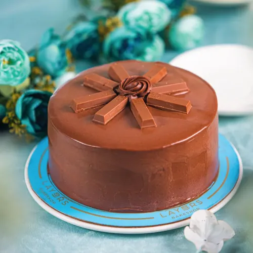 2.5 lbs Kitkat Cake from Layers